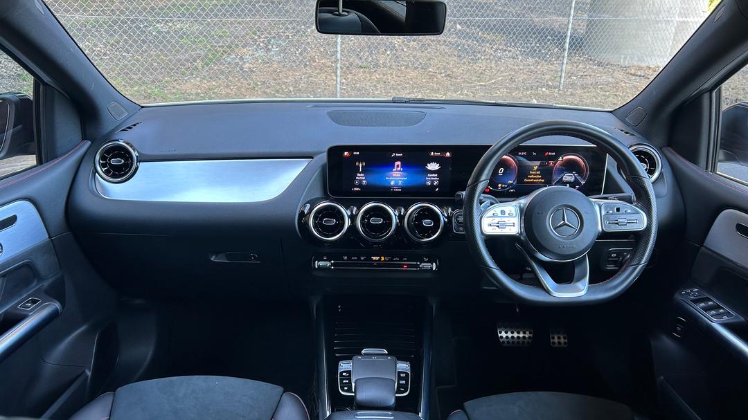 2019 Mercedes-benz B180 B180, Automatic, 50661 km, Dashboard View