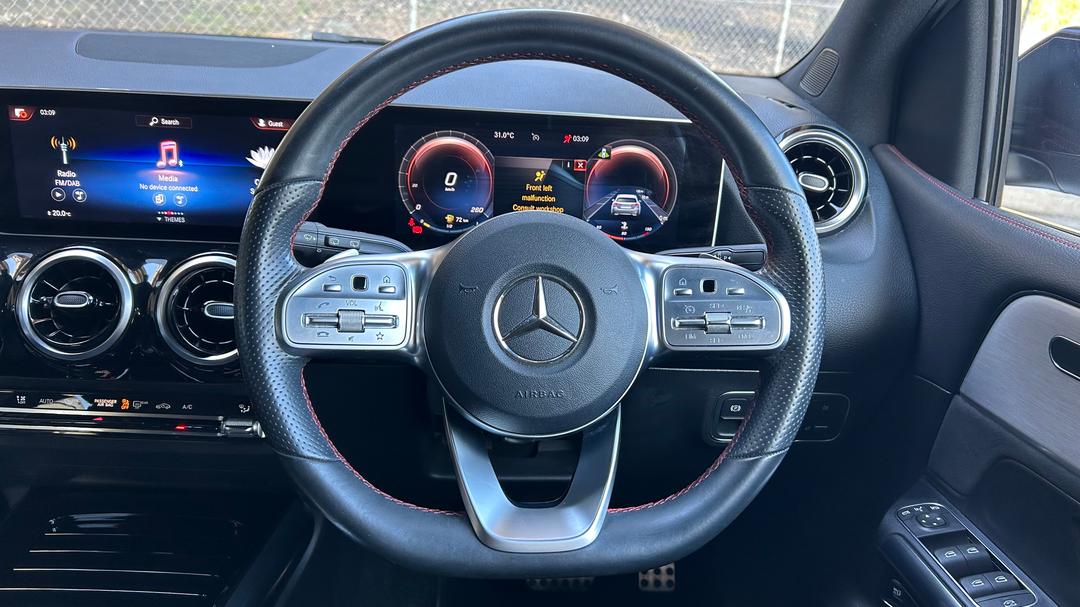 2019 Mercedes-benz B180 B180, Automatic, 50661 km, Steering Wheel Close-up