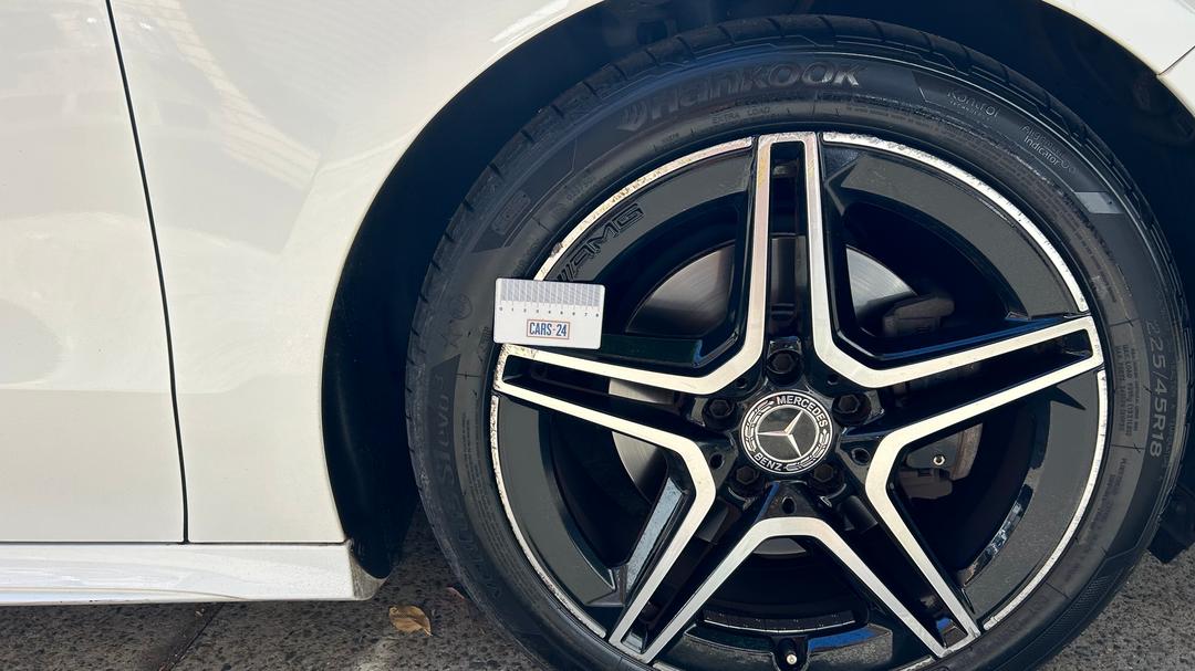 2019 Mercedes-benz B180 B180, Automatic, 50661 km, Wheels Rim Front LHS Scratch