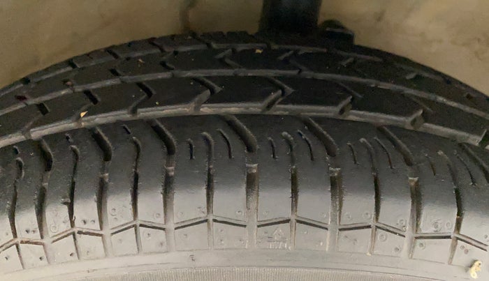2014 Maruti Ritz VDI, Diesel, Manual, 92,122 km, Right Front Tyre Tread
