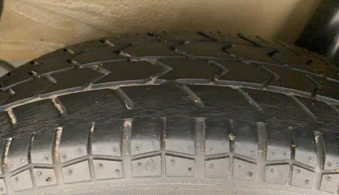 2014 Maruti Ritz VDI, Diesel, Manual, 92,122 km, Left Rear Tyre Tread