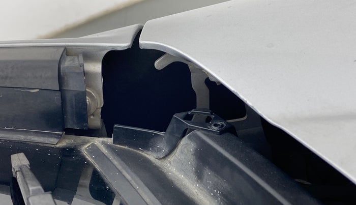 2017 Honda WR-V 1.5 i-DTEC S MT, Diesel, Manual, 61,469 km, Bonnet (hood) - Cowl vent panel has minor damage