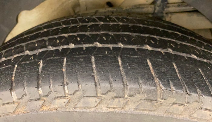 2015 Mahindra XUV500 W6, Diesel, Manual, 66,359 km, Left Rear Tyre Tread