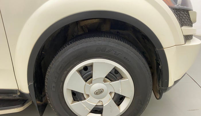 2015 Mahindra XUV500 W6, Diesel, Manual, 66,359 km, Right fender - Lining loose