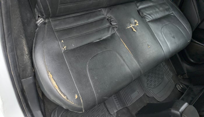 2018 Honda WR-V 1.5L I-DTEC VX MT, Diesel, Manual, 1,18,434 km, Second-row right seat - Cover slightly torn