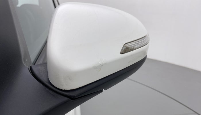 2015 Hyundai Elite i20 SPORTZ (O) 1.4, Diesel, Manual, 91,813 km, Left rear-view mirror - Indicator light has minor damage