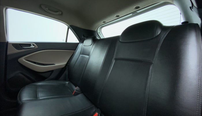 2015 Hyundai Elite i20 SPORTZ (O) 1.4, Diesel, Manual, 91,813 km, Right Side Rear Door Cabin