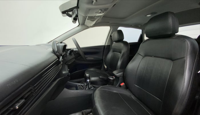 2022 Hyundai NEW I20 ASTA (O) 1.2 MT, Petrol, Manual, 27,999 km, Right Side Front Door Cabin