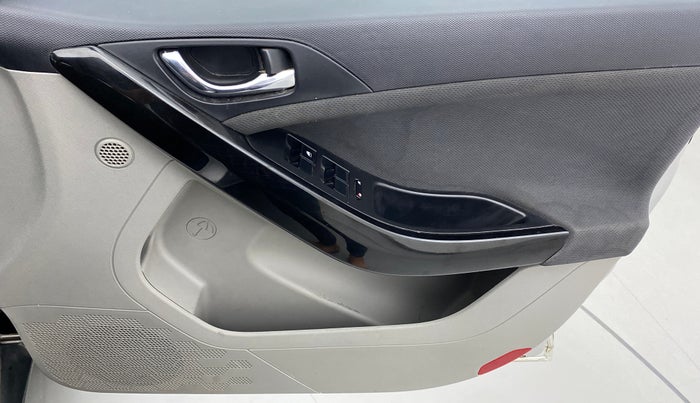 2019 Tata NEXON XZA PLUS DIESEL, Diesel, Automatic, 1,01,427 km, Driver Side Door Panels Control
