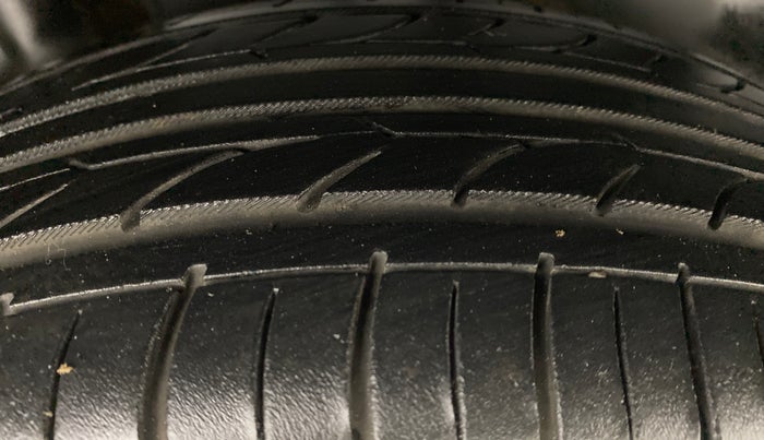 2015 Maruti S Cross ZETA 1.3, Diesel, Manual, 70,731 km, Right Rear Tyre Tread