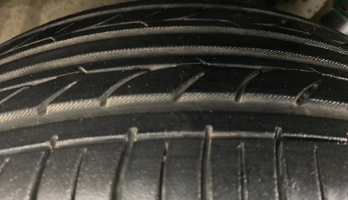 2015 Maruti S Cross ZETA 1.3, Diesel, Manual, 70,731 km, Left Front Tyre Tread