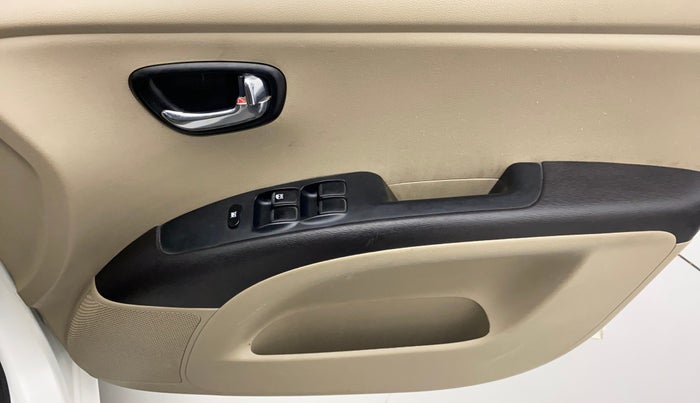 2014 Hyundai i10 SPORTZ 1.1, Petrol, Manual, 61,346 km, Driver Side Door Panels Control