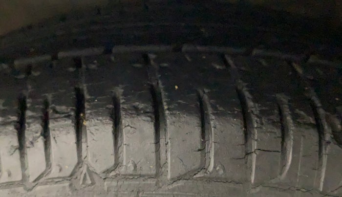 2014 Hyundai i10 SPORTZ 1.1, Petrol, Manual, 61,346 km, Left Front Tyre Tread