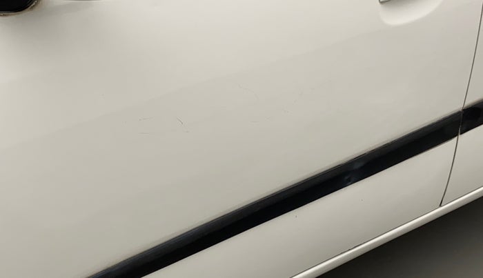 2014 Hyundai i10 SPORTZ 1.1, Petrol, Manual, 61,346 km, Front passenger door - Minor scratches