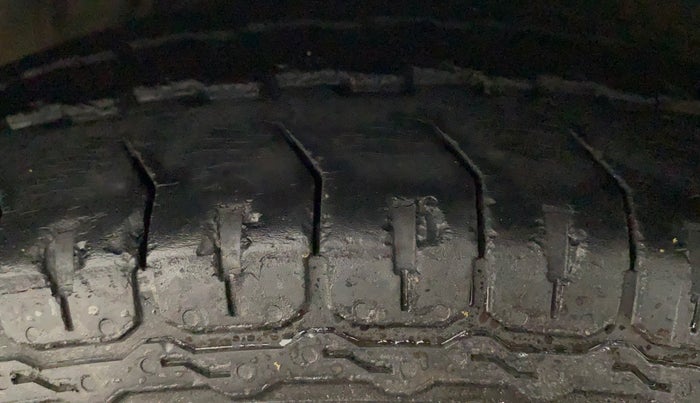 2014 Hyundai i10 SPORTZ 1.1, Petrol, Manual, 61,346 km, Right Front Tyre Tread