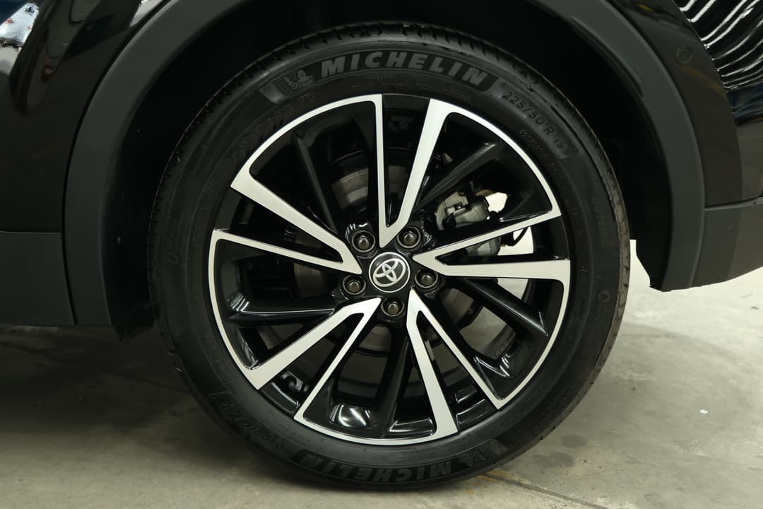 2025 Toyota C-HR Koba Hybrid + 2 Tone, Automatic, 7436 km, Right Rear Wheel