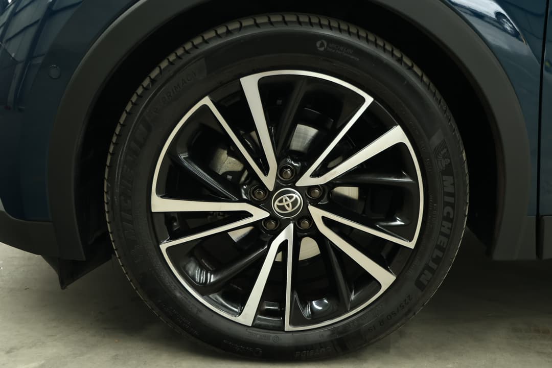 2025 Toyota C-HR Koba Hybrid + 2 Tone, Automatic, 7436 km, Left Rear Wheel
