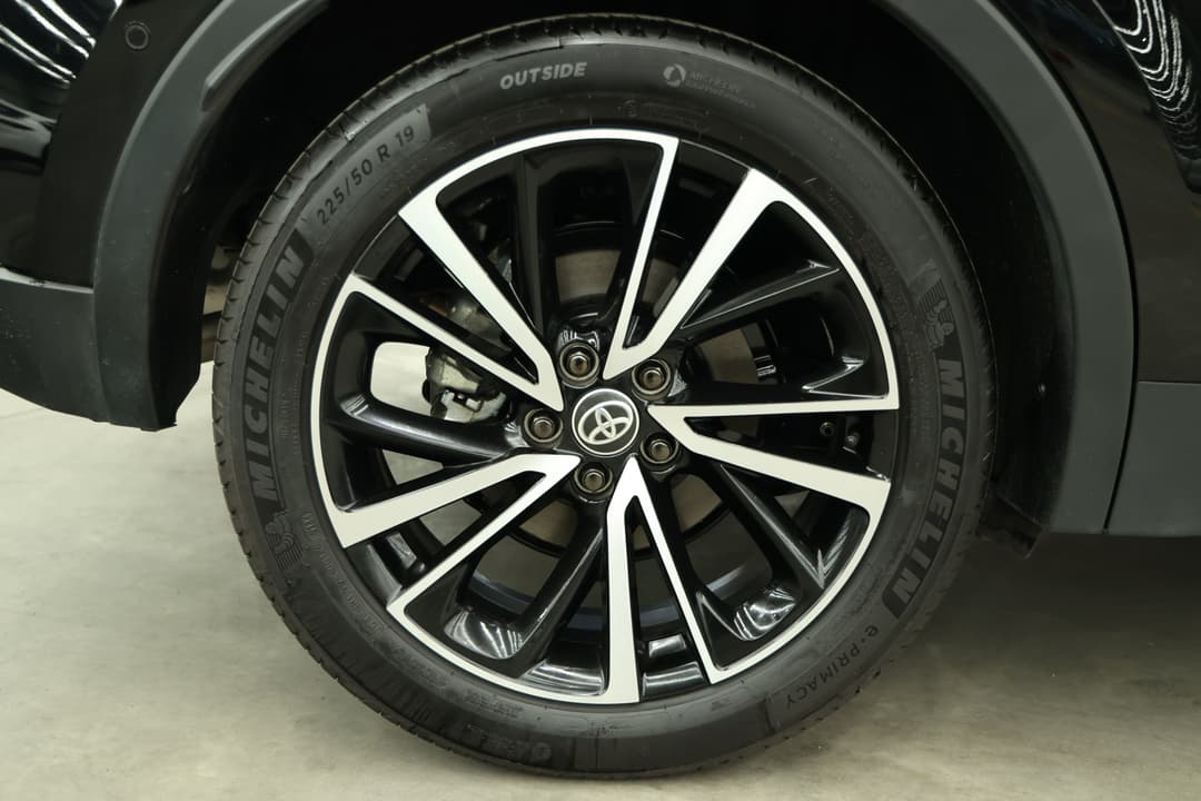2025 Toyota C-HR Koba Hybrid + 2 Tone, Automatic, 7436 km, Left Front Wheel