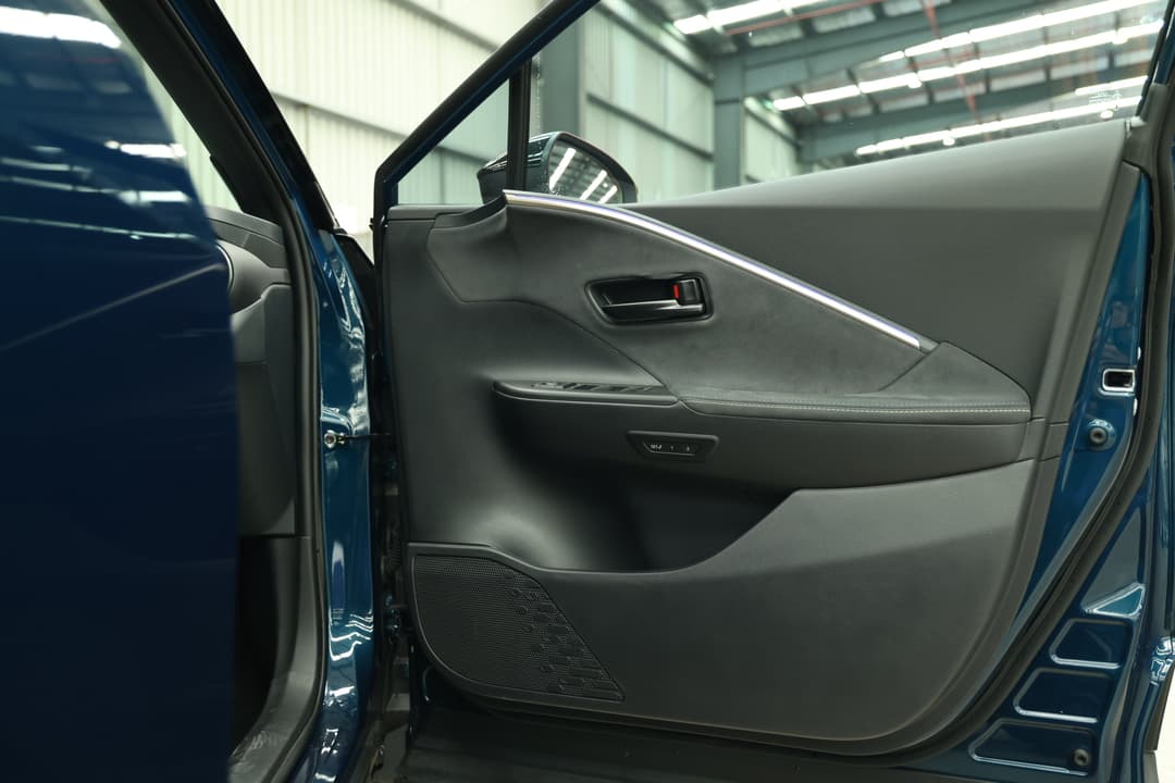 2025 Toyota C-HR Koba Hybrid + 2 Tone, Automatic, 7436 km, Speaker View