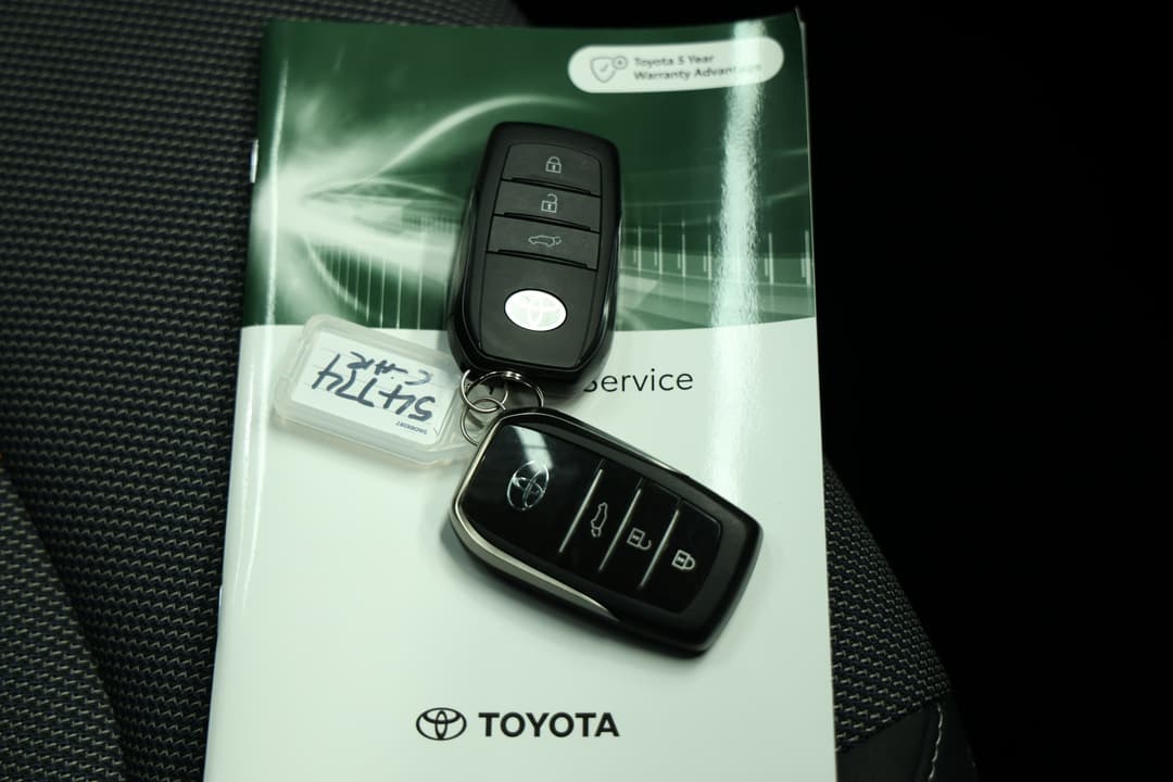 2025 Toyota C-HR Koba Hybrid + 2 Tone, Automatic, 7436 km, Key Close-up