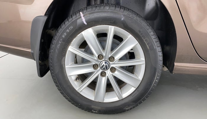 2016 Volkswagen Vento HIGHLINE TDI AT, Diesel, Automatic, 74,251 km, Right Rear Wheel