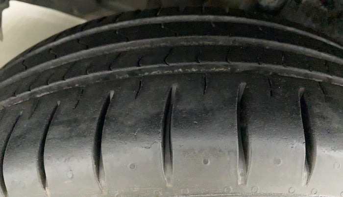 2012 Toyota Etios G, Petrol, Manual, 39,717 km, Left Front Tyre Tread