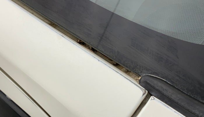 2012 Toyota Etios G, Petrol, Manual, 39,717 km, Right A pillar - Paint is slightly faded