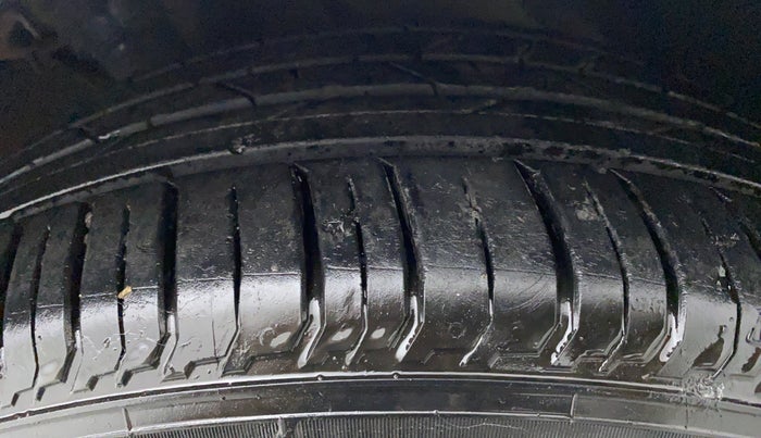 2020 Hyundai NEW I20 ASTA (O) 1.2 MT, Petrol, Manual, 10,660 km, Left Front Tyre Tread