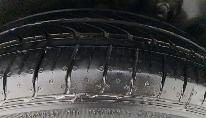 2015 Maruti Ertiga ZXI, Petrol, Manual, 44,725 km, Right Front Tyre Tread