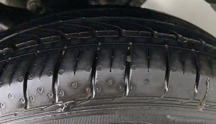 2015 Maruti Ertiga ZXI, Petrol, Manual, 44,725 km, Left Rear Tyre Tread