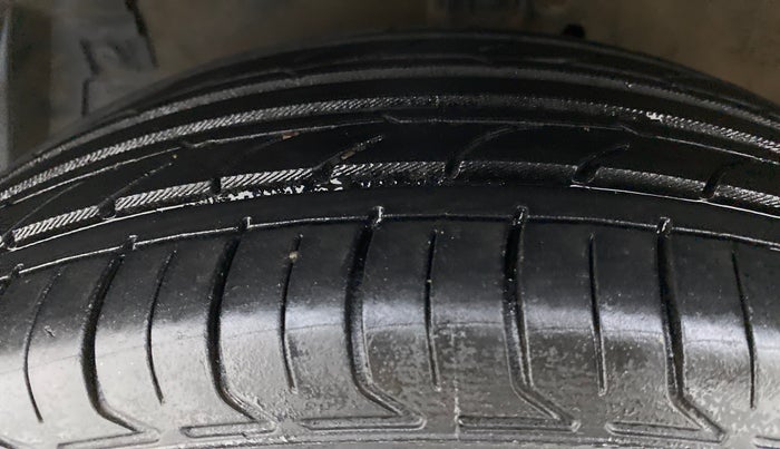 2014 Maruti Ertiga VXI CNG, CNG, Manual, 87,747 km, Left Front Tyre Tread