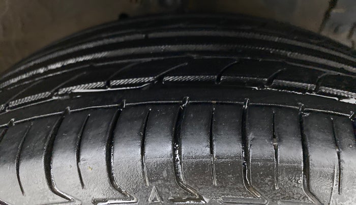 2014 Maruti Ertiga VXI CNG, CNG, Manual, 87,747 km, Right Front Tyre Tread