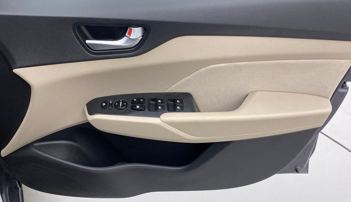 2018 Hyundai Verna 1.6 CRDI SX + AT, Diesel, Automatic, 54,312 km, Driver Side Door Panels Control