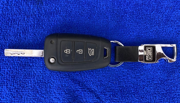 2018 Hyundai Verna 1.6 CRDI SX + AT, Diesel, Automatic, 54,312 km, Key Close Up