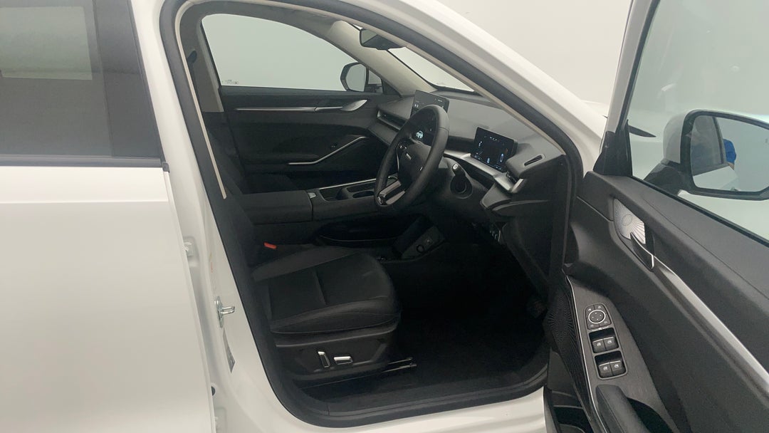 2025 GWM Haval H6 Lux, Automatic, 4482 km, Right Side Front Door Cabin View