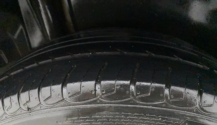 2016 Maruti S Cross ZETA 1.3, Diesel, Manual, 94,006 km, Right Rear Tyre Tread