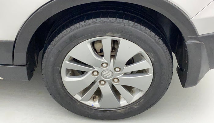 2016 Maruti S Cross ZETA 1.3, Diesel, Manual, 94,006 km, Left rear tyre - Minor scratches