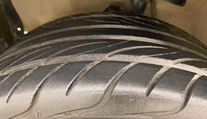 2011 Maruti Ritz VDI, Diesel, Manual, 95,688 km, Left Front Tyre Tread