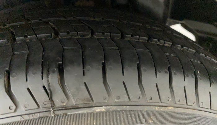 2015 Maruti Swift Dzire VXI, CNG, Manual, 51,370 km, Left Rear Tyre Tread