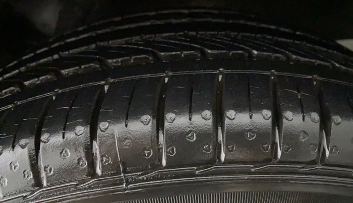 2016 Hyundai Elite i20 ASTA 1.2, Petrol, Manual, 4,532 km, Left Rear Tyre Tread