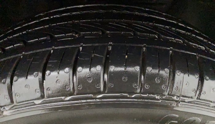 2016 Hyundai Elite i20 ASTA 1.2, Petrol, Manual, 4,532 km, Right Front Tyre Tread
