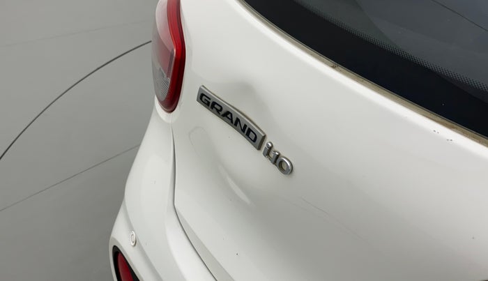 2018 Hyundai Grand i10 Magna 1.2 AT  VTVT, Petrol, Automatic, 7,477 km, Dicky (Boot door) - Slightly dented