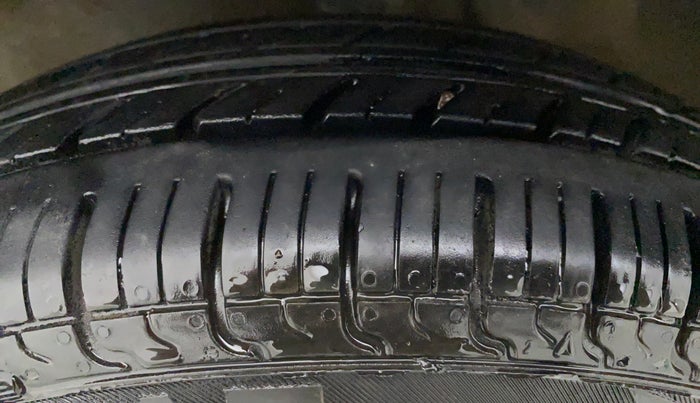 2016 Maruti Alto 800 LXI, Petrol, Manual, 25,279 km, Right Front Tyre Tread