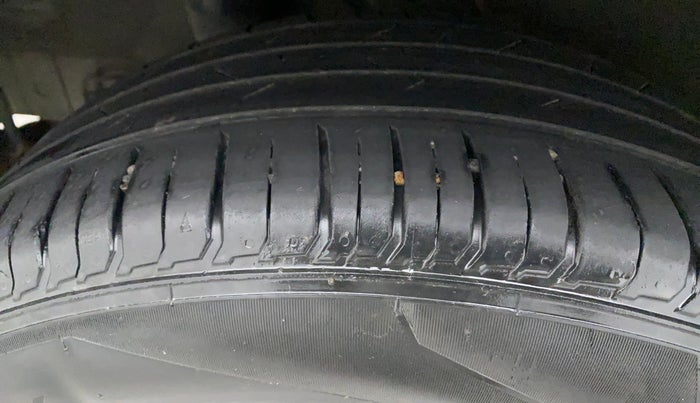 2020 Hyundai VENUE SX 1.0 (O) TURBO, Petrol, Manual, 29,549 km, Right Rear Tyre Tread