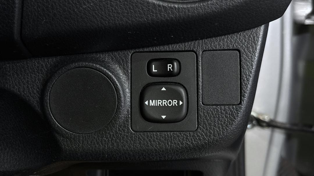 2018 Toyota Yaris Ascent, Automatic, 173441 km, Utility Switches/Buttons