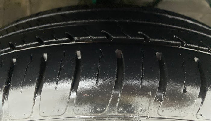 2019 Maruti Swift VXI D, Petrol, Manual, 19,136 km, Right Front Tyre Tread