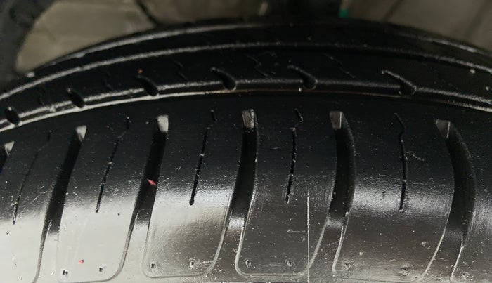 2019 Maruti Swift VXI D, Petrol, Manual, 19,136 km, Left Front Tyre Tread