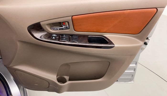 2016 Toyota Innova 2.5 VX 8 STR, Diesel, Manual, 71,386 km, Driver Side Door Panels Control
