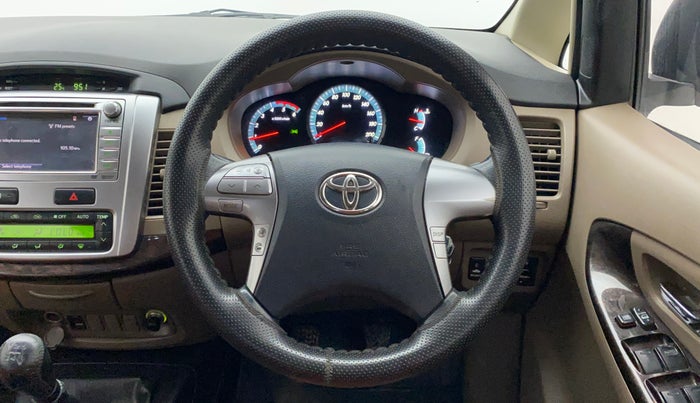 2016 Toyota Innova 2.5 VX 8 STR, Diesel, Manual, 71,386 km, Steering Wheel Close Up