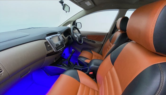 2016 Toyota Innova 2.5 VX 8 STR, Diesel, Manual, 71,386 km, Right Side Front Door Cabin